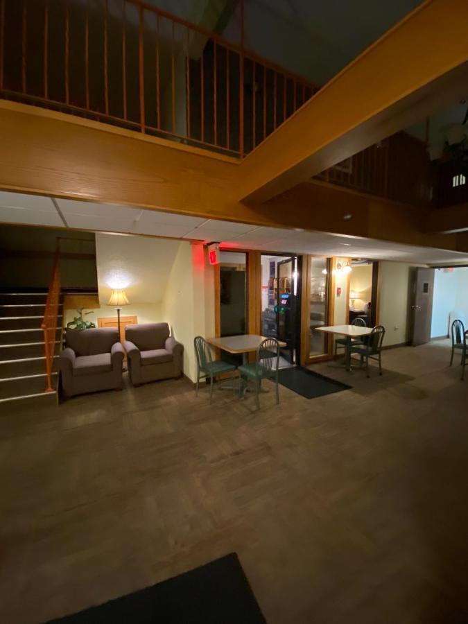 Bison Plains Lodge Moorhead Exterior foto